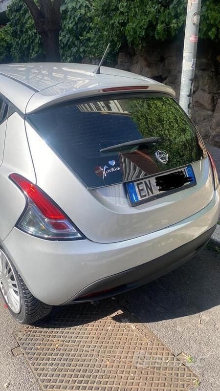 Usata Lancia Ypsilon 69 CV (50 kW) 2012 Grigio Utilitaria
