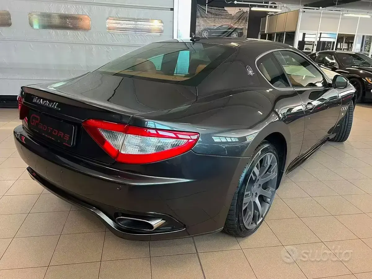 Usata Maserati Granturismo 439 CV (322 kW) 2009 Grigio Coupé