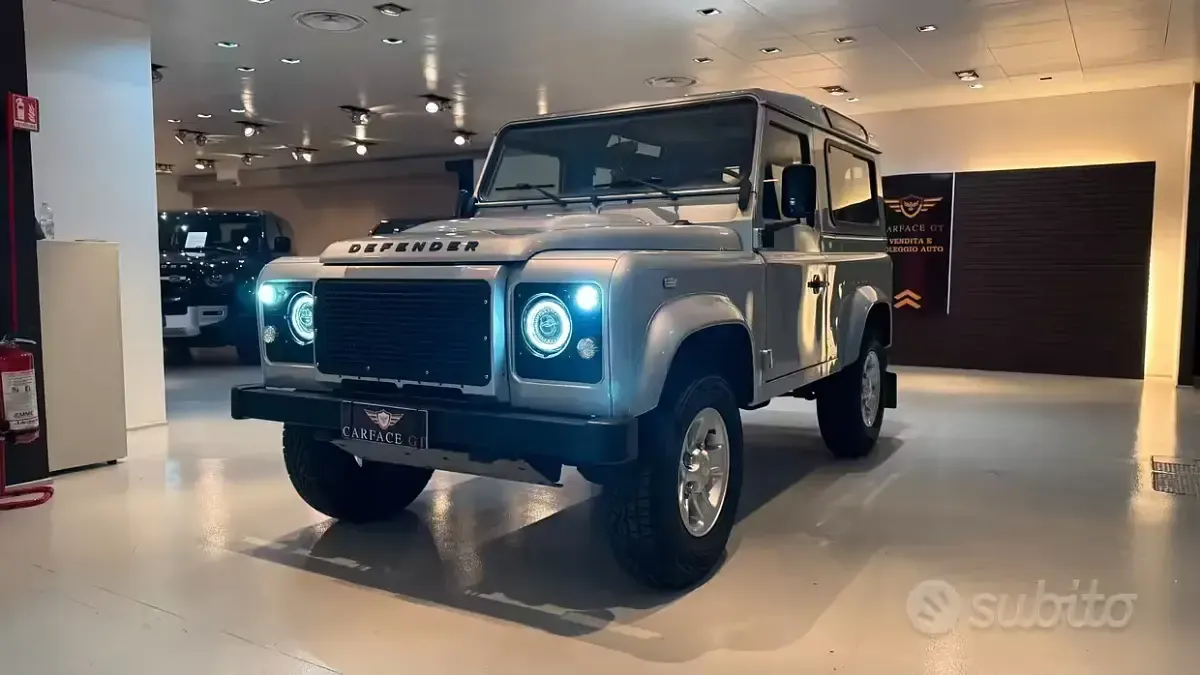 Usata Land Rover Defender 122 CV (89 kW) 2010 SUV