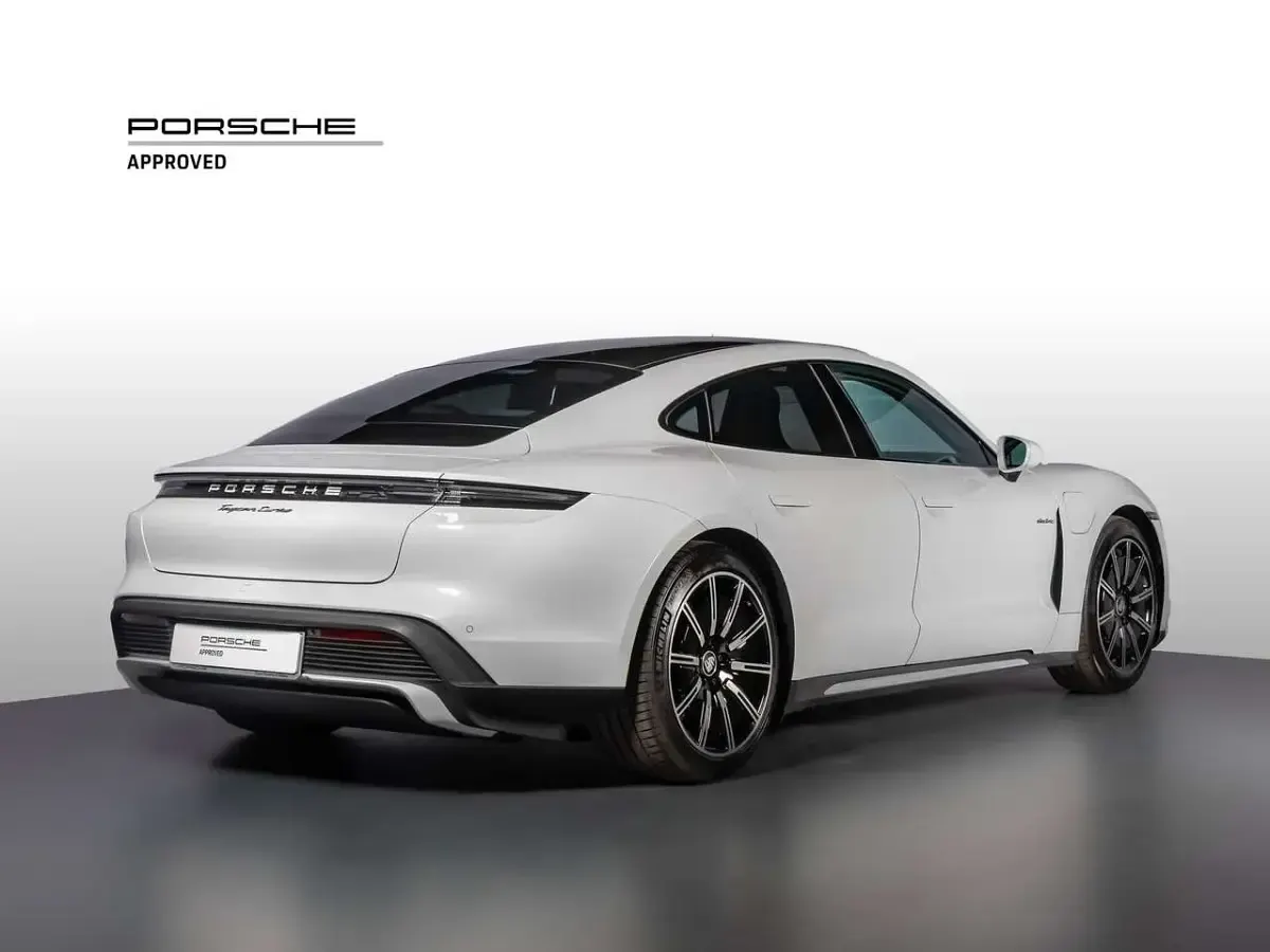 Usata Porsche Taycan 141 kW (193 CV) 2021 Bianco carrara metallizzato Berlina