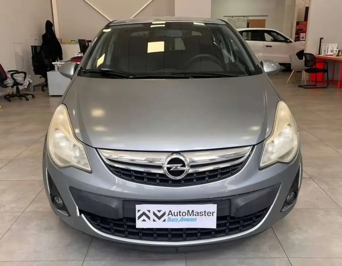 Usata Opel Corsa Cosmo 95 CV (69 kW) 2011 Grigio Utilitaria