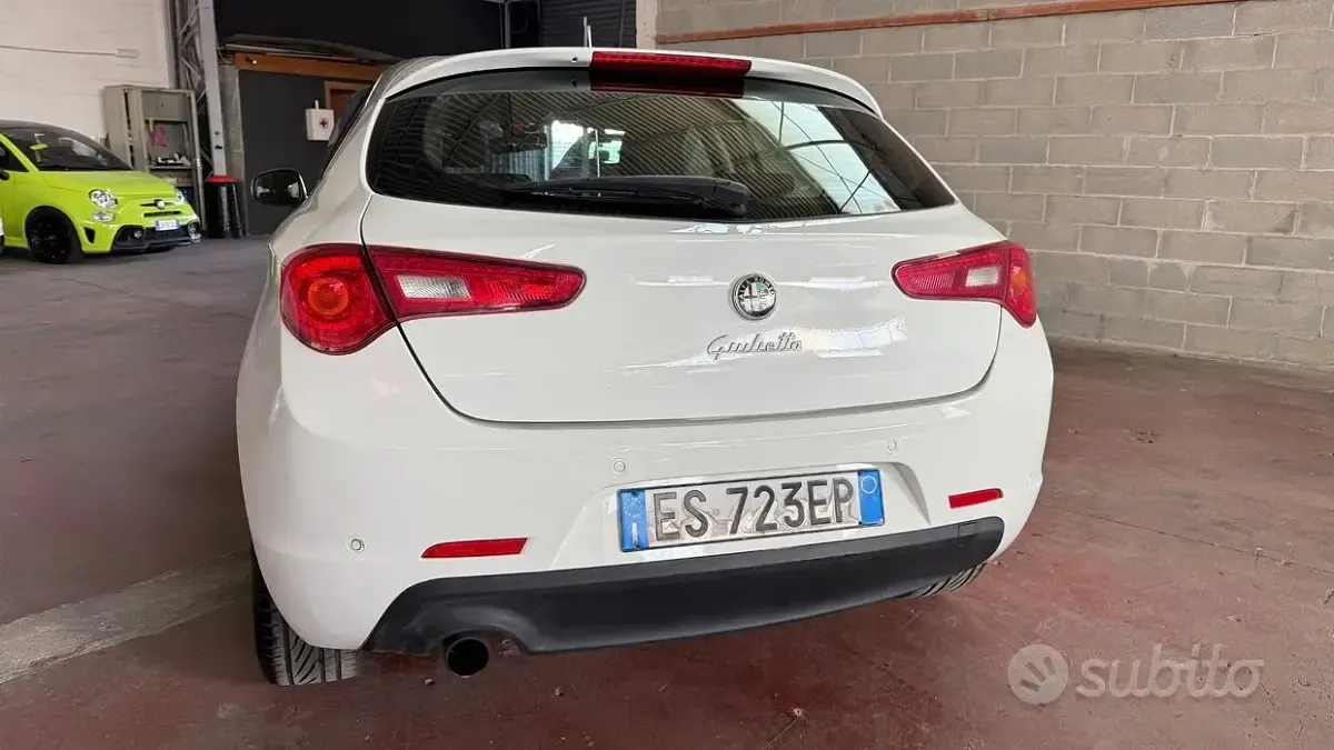 Usata Alfa Romeo Giulietta Exclusive 105 CV (77 kW) 2013 Bianco Utilitaria