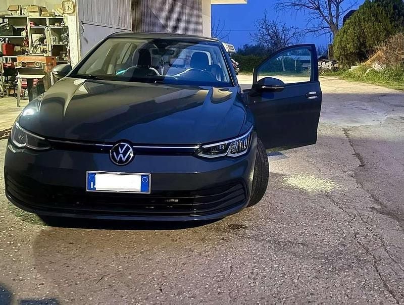 Usata VW Golf VIII Life 150 CV (110 kW) 2020 Grigio Berlina