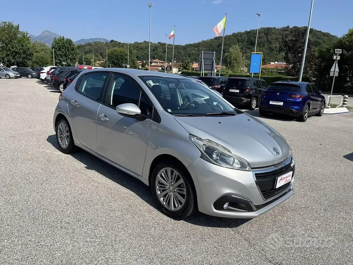 Usata Peugeot 208 75 CV (55 kW) 2015 Grigio Utilitaria