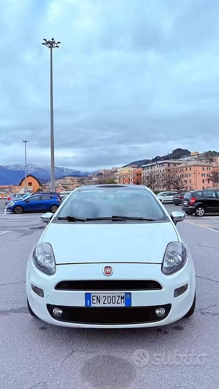 Usata Fiat Punto 86 CV (63 kW) 2012 Bianco Utilitaria
