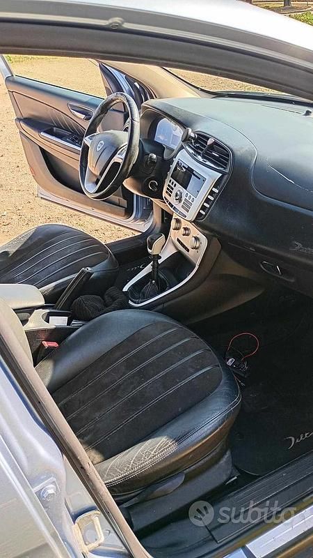 Usata Lancia Delta 140 CV (102 kW) 2008 Blu Utilitaria