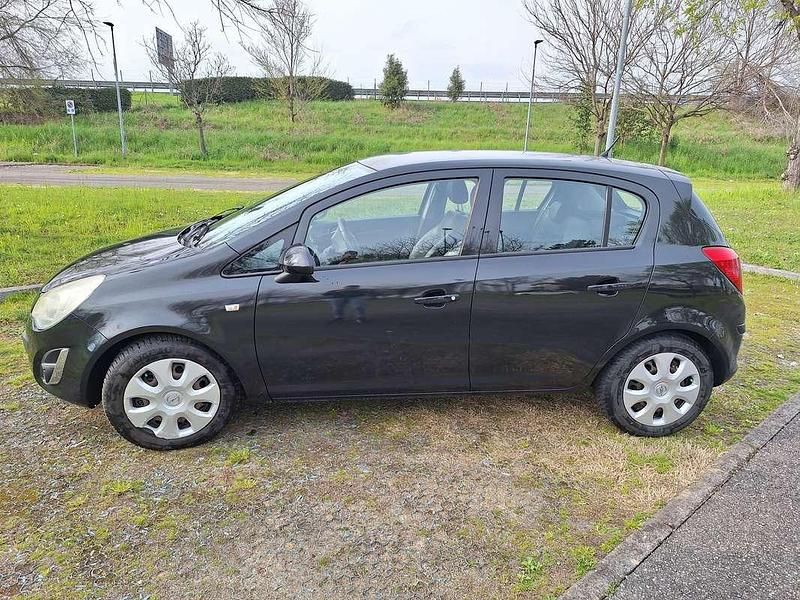 Usata Opel Corsa Edition 86 CV (63 kW) 2012 Nero Utilitaria