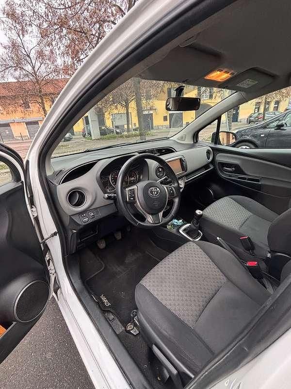 Usata Toyota Yaris Active 69 CV (50 kW) 2015 Berlina