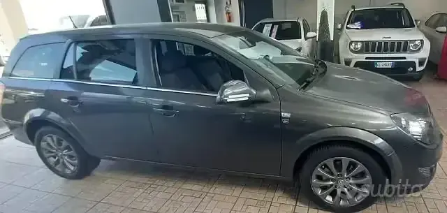 Begagnad Opel Astra 110 HK (80 kW) 2011 Grå Kombi