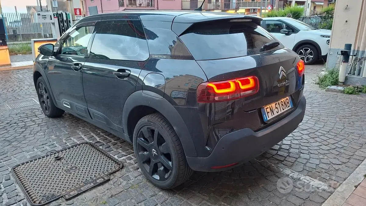 Usata Citroën C4 Shine 102 CV (75 kW) 2018 Nero Berlina