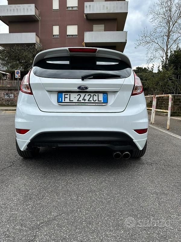 Usata Ford Fiesta ST-Line 95 CV (69 kW) 2016 Bianco Berlina