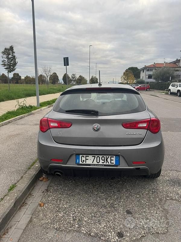 Usata Alfa Romeo Giulietta Ti 120 CV (88 kW) 2021 Grigio Berlina