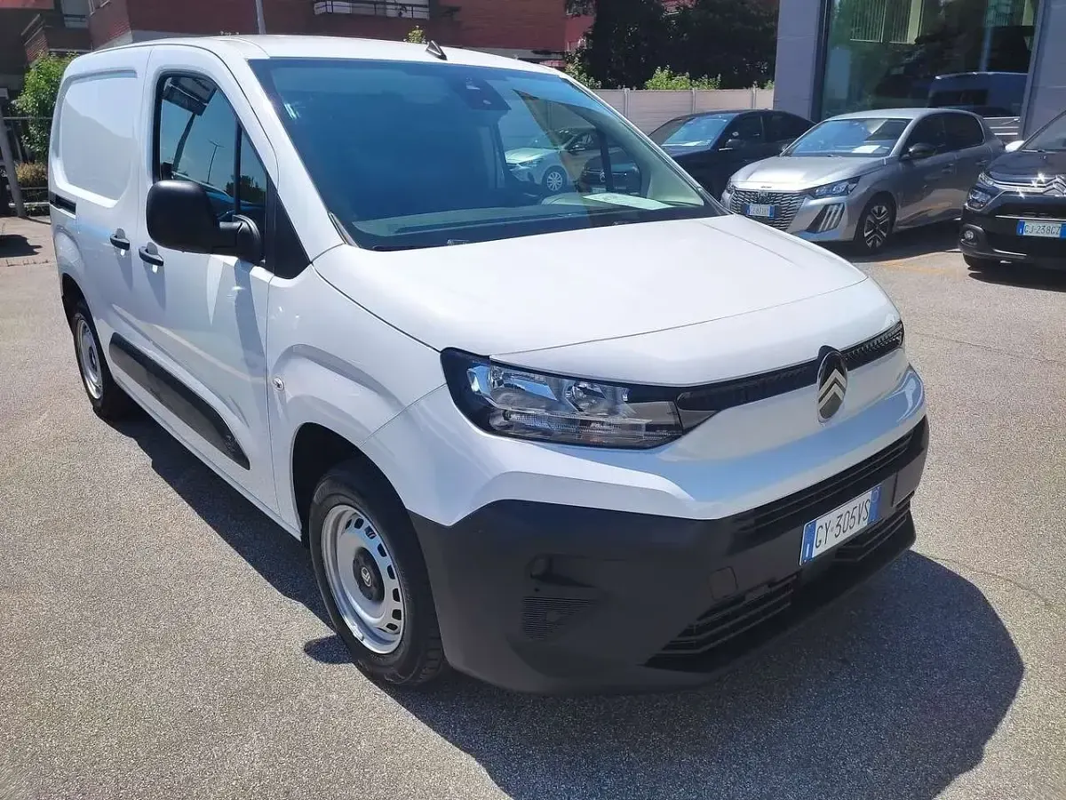 Usata Citroën Berlingo 102 CV (75 kW) 2025 Bianco Monovolume