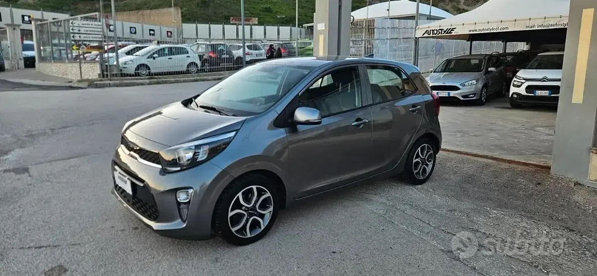 Usata Kia Picanto X-Line 67 CV (49 kW) 2023 Grigio Utilitaria