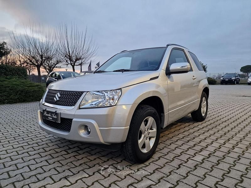 Usata Suzuki Grand Vitara 129 CV (94 kW) 2012 Argento SUV