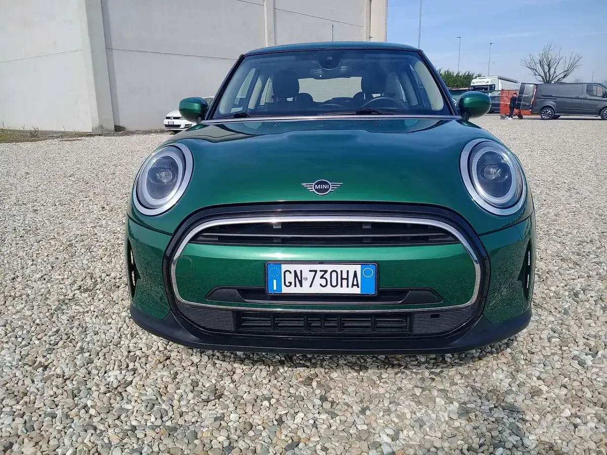 Usado Mini Cooper Essential 136 HP (100 kW) 2023 Verde Citadino