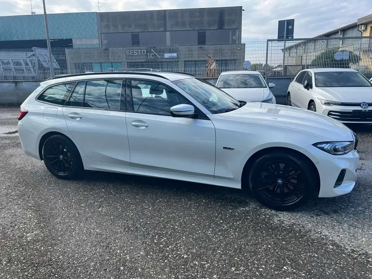 Usata BMW 330e Efficient Dynamics 184 CV (135 kW) 2022 Mineral white Station wagon