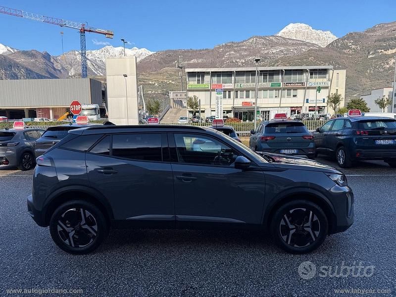 Usata Peugeot 2008 Allure 102 CV (75 kW) 2024 Grigio SUV