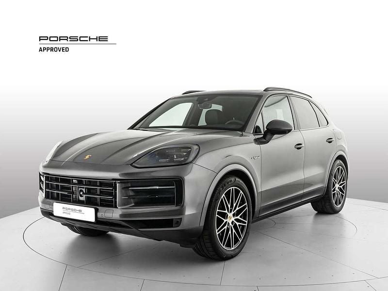 Usata Porsche Cayenne 462 CV (339 kW) 2024 3m grigio quarzite metallizzat SUV