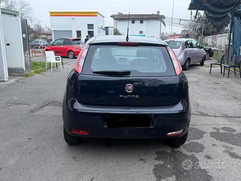 Usata Fiat Punto Street 77 CV (56 kW) 2014 Blu Utilitaria