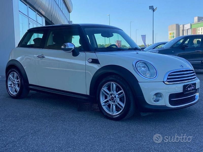 Usata Mini Cooper D 111 CV (81 kW) 2010 Beige Utilitaria