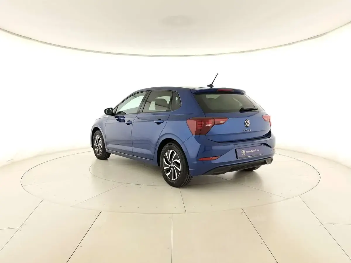 Usata VW Polo Life 95 CV (69 kW) 2023 Reef blue metallizzato Utilitaria