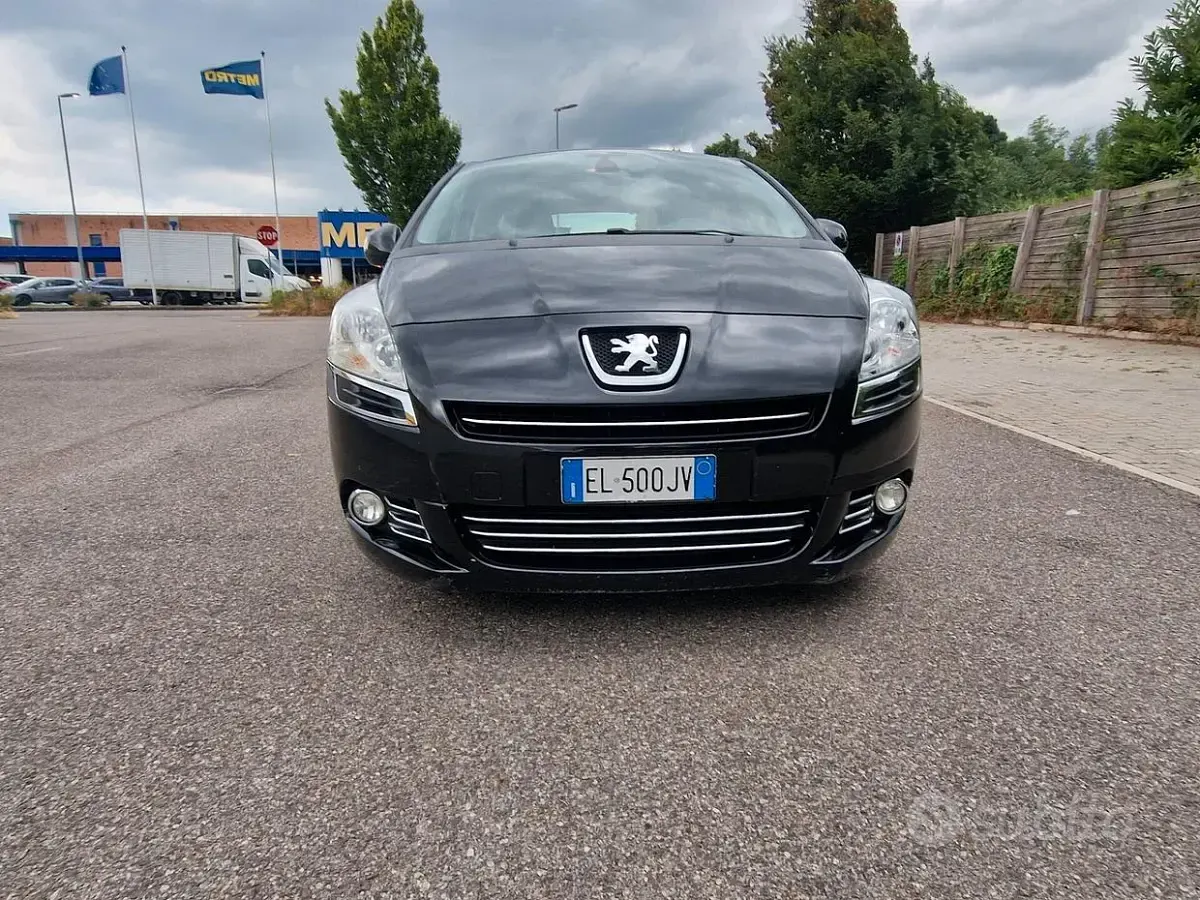 Gebraucht Peugeot 5008 112 PS (82 kW) 2011 Schwarz Van / Kleinbus