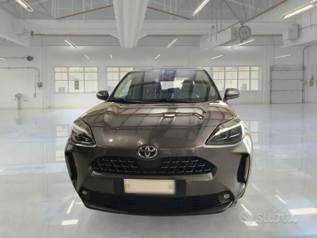 Usata Toyota Yaris Cross Lounge 92 CV (67 kW) 2022 Grigio SUV