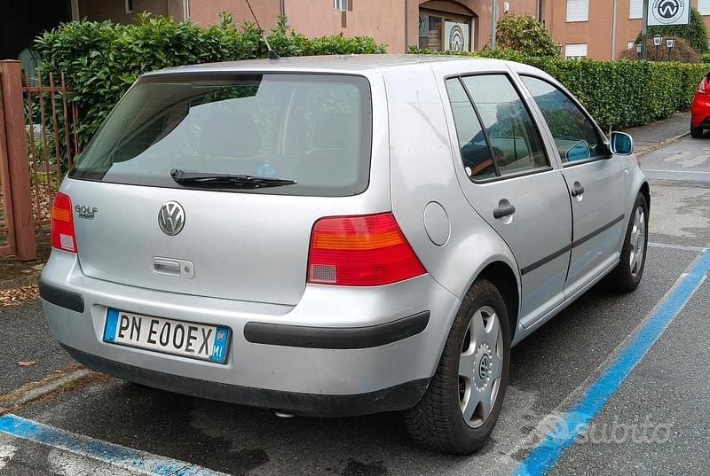 Usata VW Golf IV 75 CV (55 kW) 2000 Grigio Utilitaria