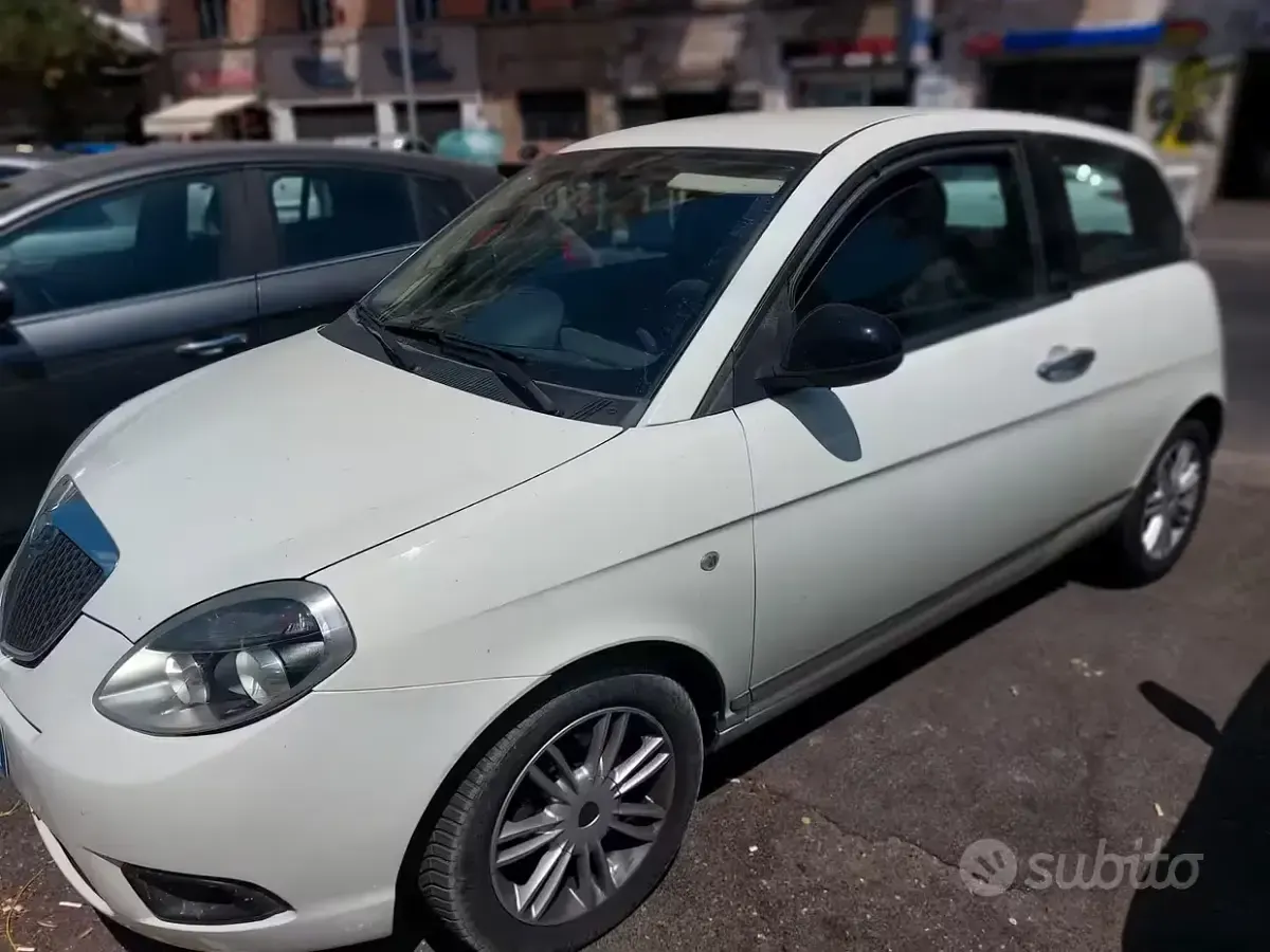 Usata Lancia Ypsilon 75 CV (55 kW) 2011 Bianco Utilitaria
