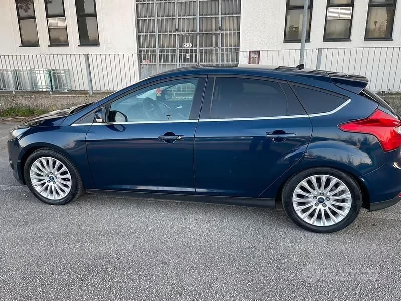 Usata Ford Focus 115 CV (84 kW) 2011 Blu Berlina