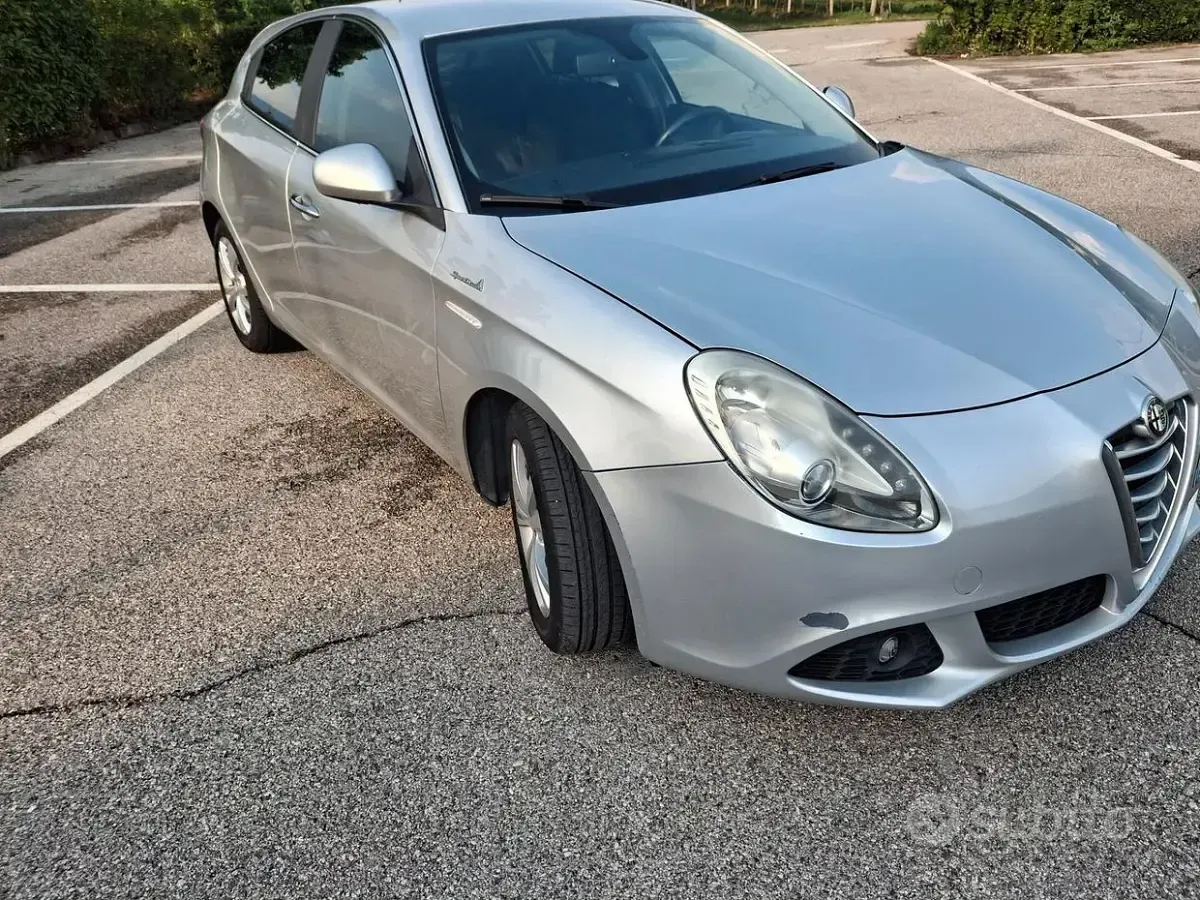 Usata Alfa Romeo Giulietta Quadrifoglio Verde 170 CV (125 kW) 2010 Grigio Utilitaria
