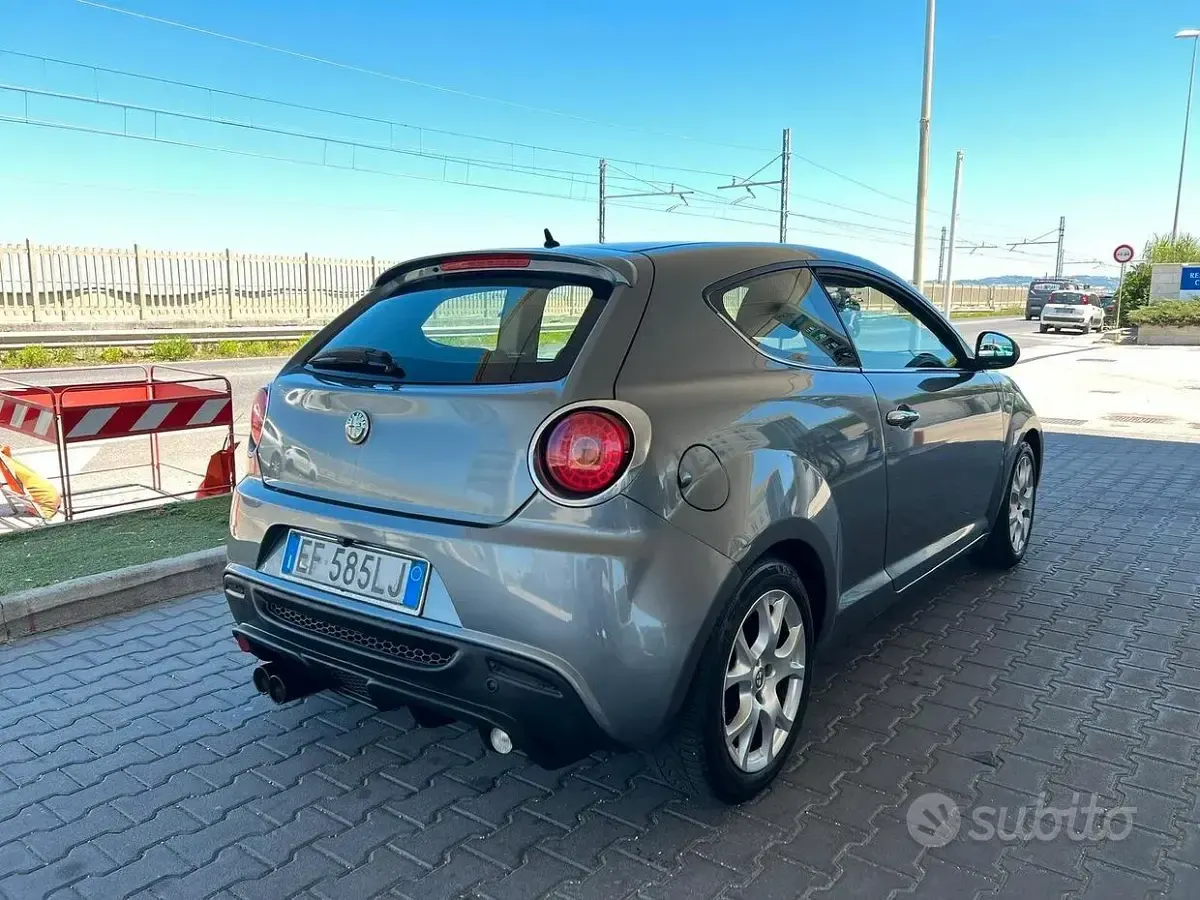 Usata Alfa Romeo MiTo 105 CV (77 kW) 2010 Grigio Utilitaria