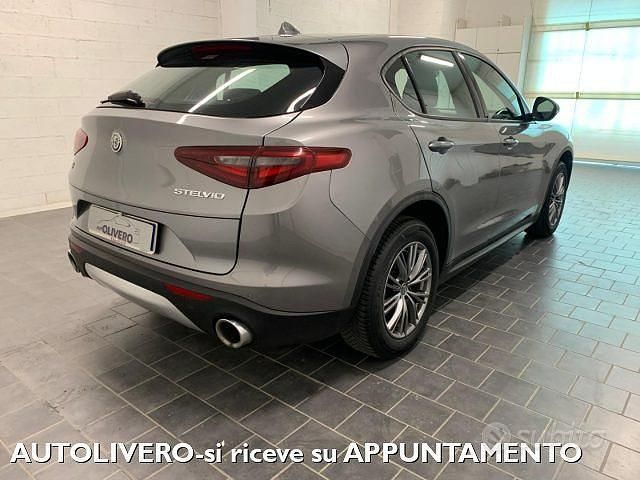Usata Alfa Romeo Stelvio Executive 210 CV (154 kW) 2017 Grigio SUV