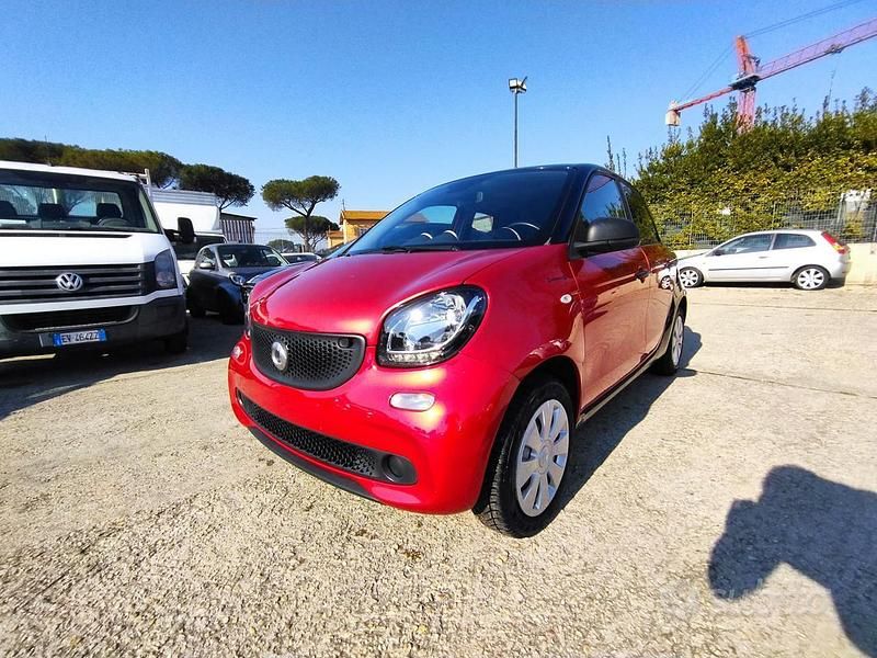 Begagnad Smart ForFour 71 HK (52 kW) 2016 Röd Halvkombi