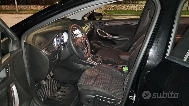 Usata Opel Astra 110 CV (80 kW) 2018 Nero Station wagon