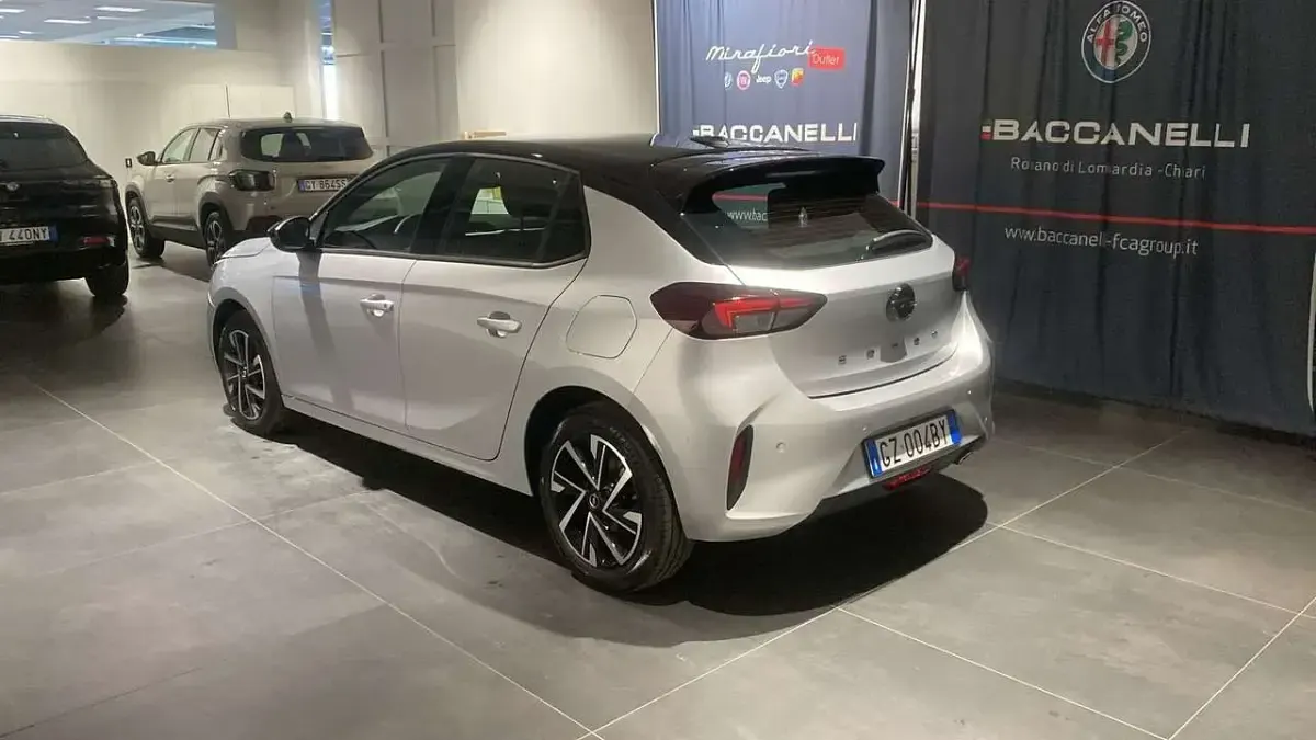 Usata Opel Corsa 101 CV (74 kW) 2025 Argento Utilitaria