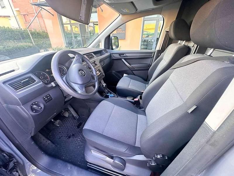 Usata VW Caddy 75 CV (55 kW) 2019 Grigio Monovolume