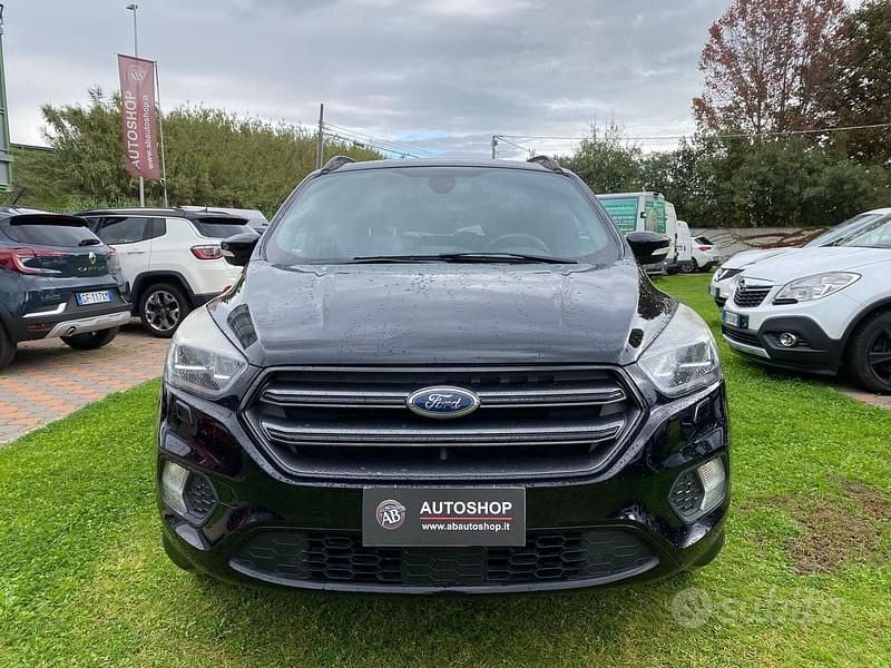 Usata Ford Kuga ST-Line 121 CV (88 kW) 2017 Nero SUV