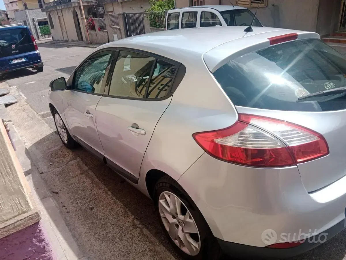 Usata Renault Mégane 110 CV (80 kW) 2011 Grigio Berlina