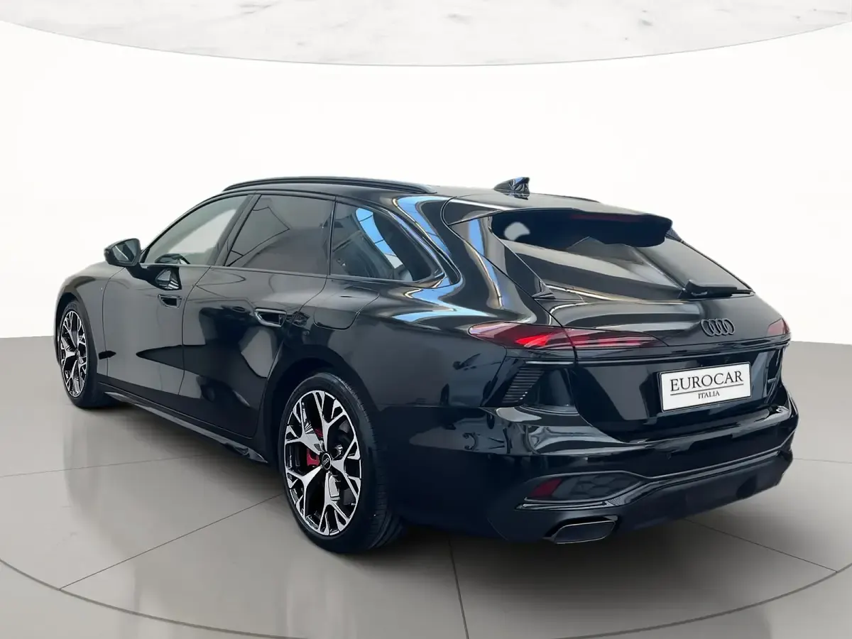 Nuova Audi A6 S-Line 367 CV (269 kW) 2026 Nero mito metallizzato Station wagon