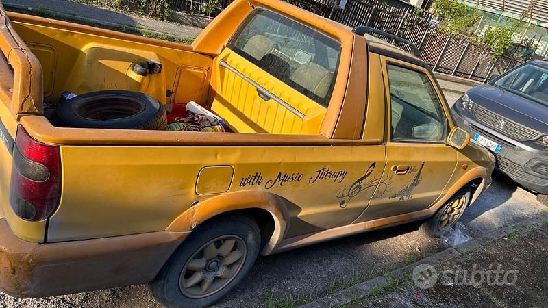 Usado Skoda Felicia 75 CV (55 kW) 1998 Amarillo Berlina
