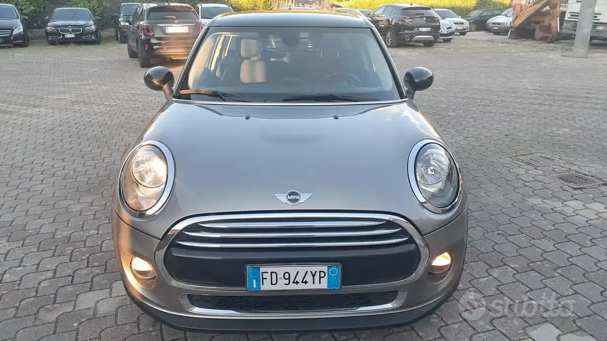 Usata Mini Cooper D 116 CV (85 kW) 2016 Marrone Utilitaria