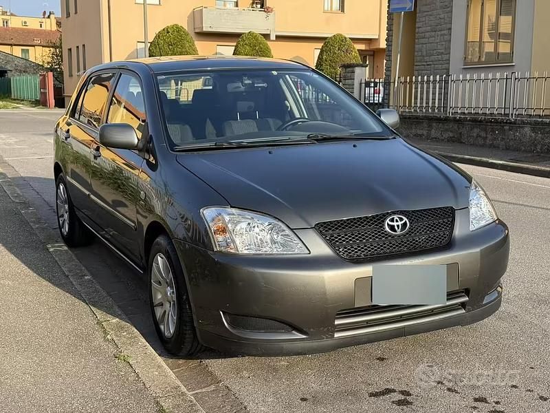Usata Toyota Corolla Sol 97 CV (71 kW) 2003 Grigio Utilitaria