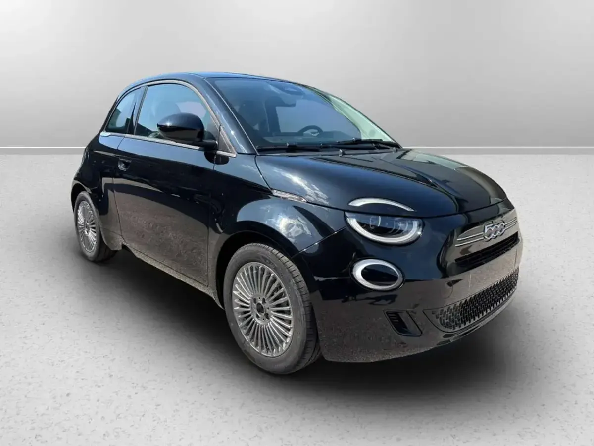Nuova Fiat 500 65 CV (47 kW) 2026 Nero cinema Berlina