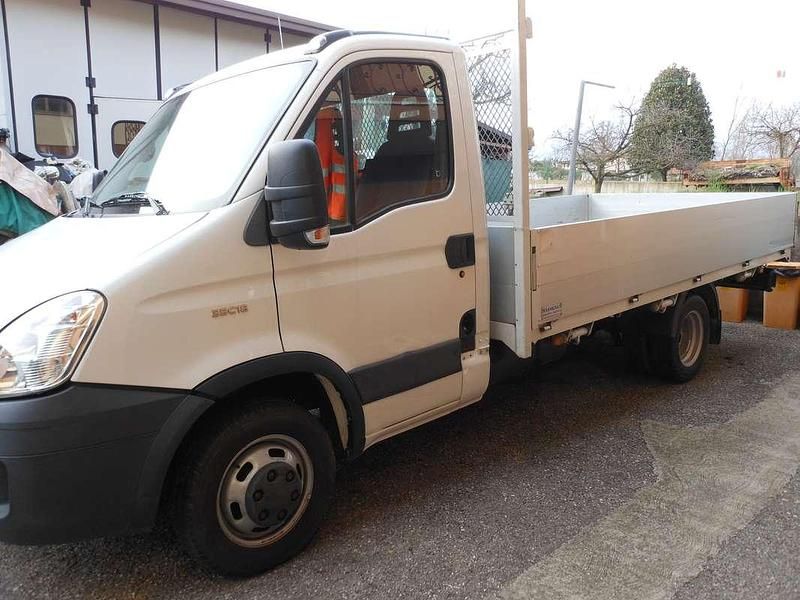 Usata Iveco Daily 179 CV (131 kW) 2010 Furgone