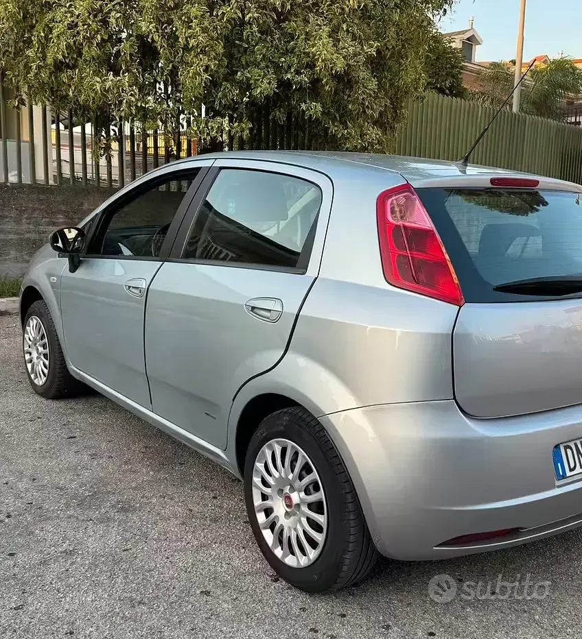 Usata Fiat Grande Punto 65 CV (47 kW) 2008 Grigio Utilitaria