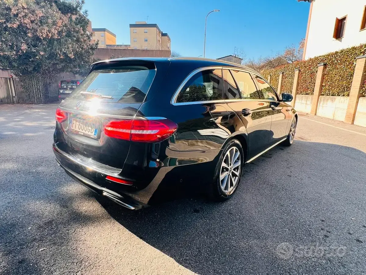 Usata Mercedes E200 Premium 150 CV (110 kW) 2018 Nero Station wagon