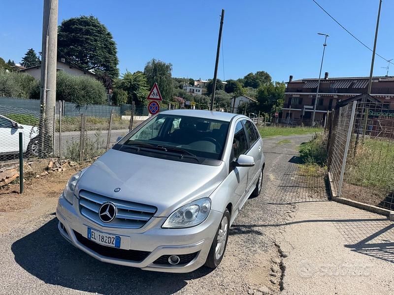 Argento Usata 2012 Mercedes B180 Premium Monovolume | 4700 € (Super prezzo) - Immagine 1/4