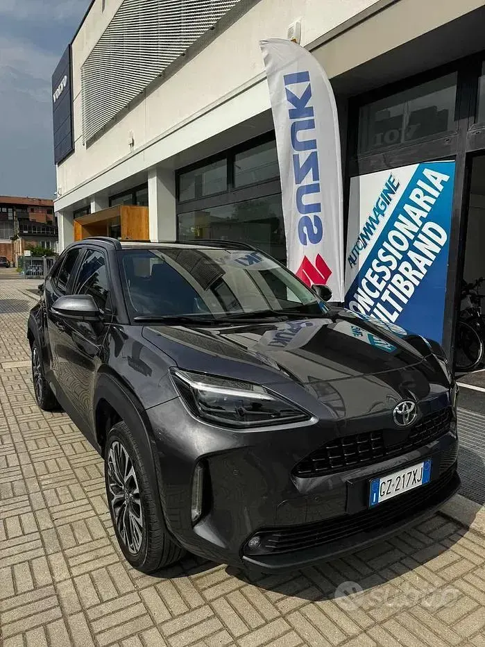 Usata Toyota Yaris Cross Lounge 130 CV (95 kW) 2025 Grigio SUV